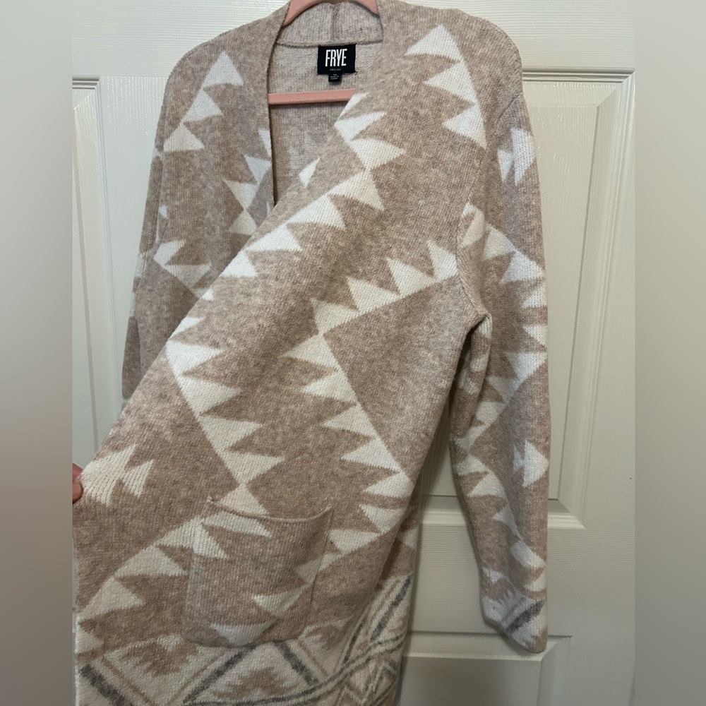 Frye Women's Geometric Tan and Cream Cardigan xl - Picture 3 of 7